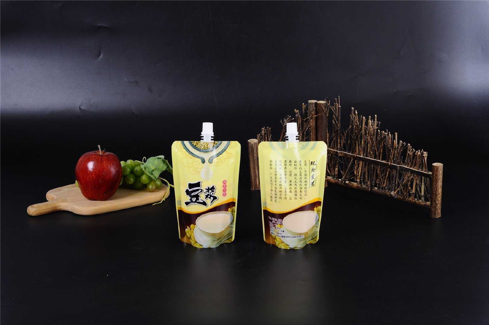 引領(lǐng)飲品包裝新風(fēng)尚：果汁飲料奶茶豆?jié){灌裝機(jī)封口機(jī)<span style=